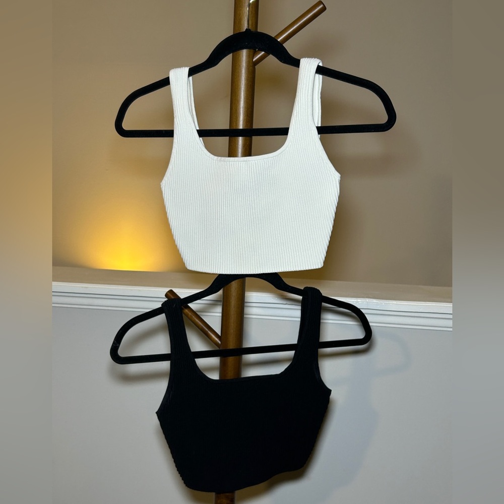 Aritzia Babaton Sculpt Knit Squareneck Cropped Tank
